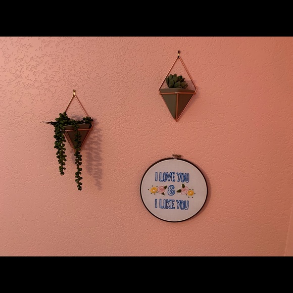 Beautiful hand-stitched art - Picture 3 of 3